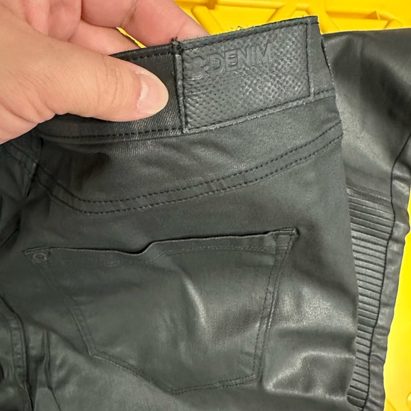 H&M Conscious Denim Coated Jeans - Picture 14 of 15